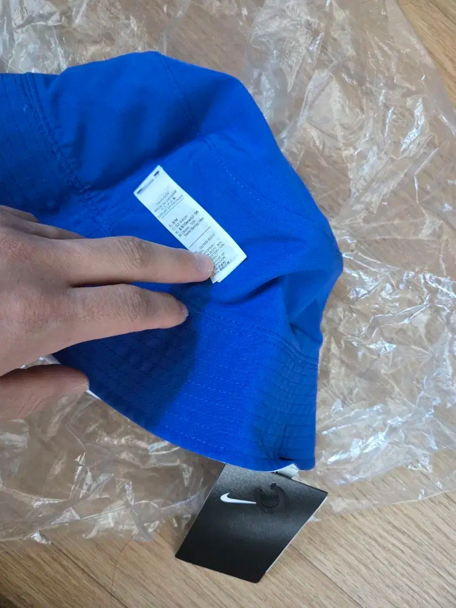 リバーシブル NIKE(ナイキ) バケットハット 新品 帽子 金 付属アクセサリー