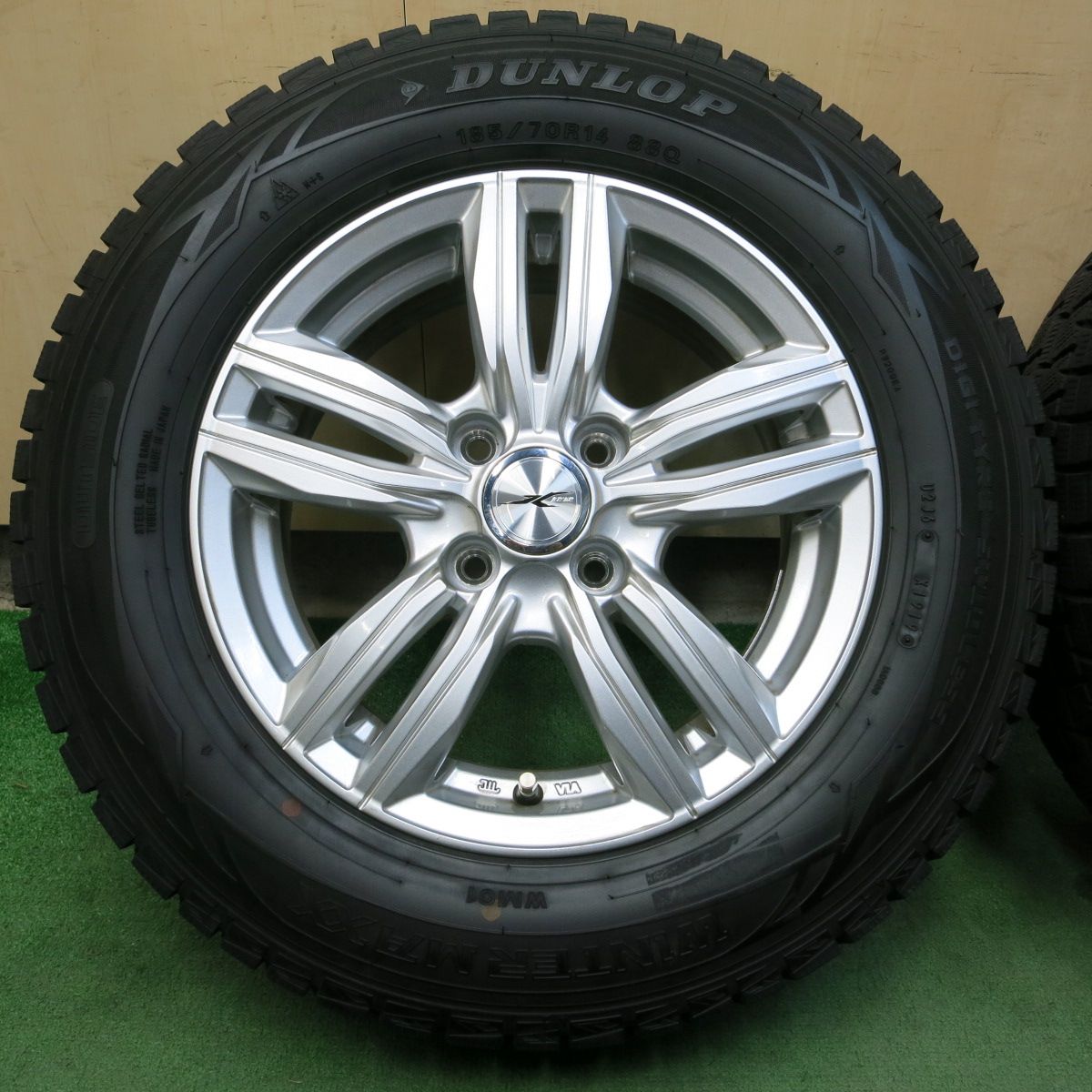 送料無料*バリ溝！19年！キレイ！ほぼ10分☆スタッドレス 185/70R14