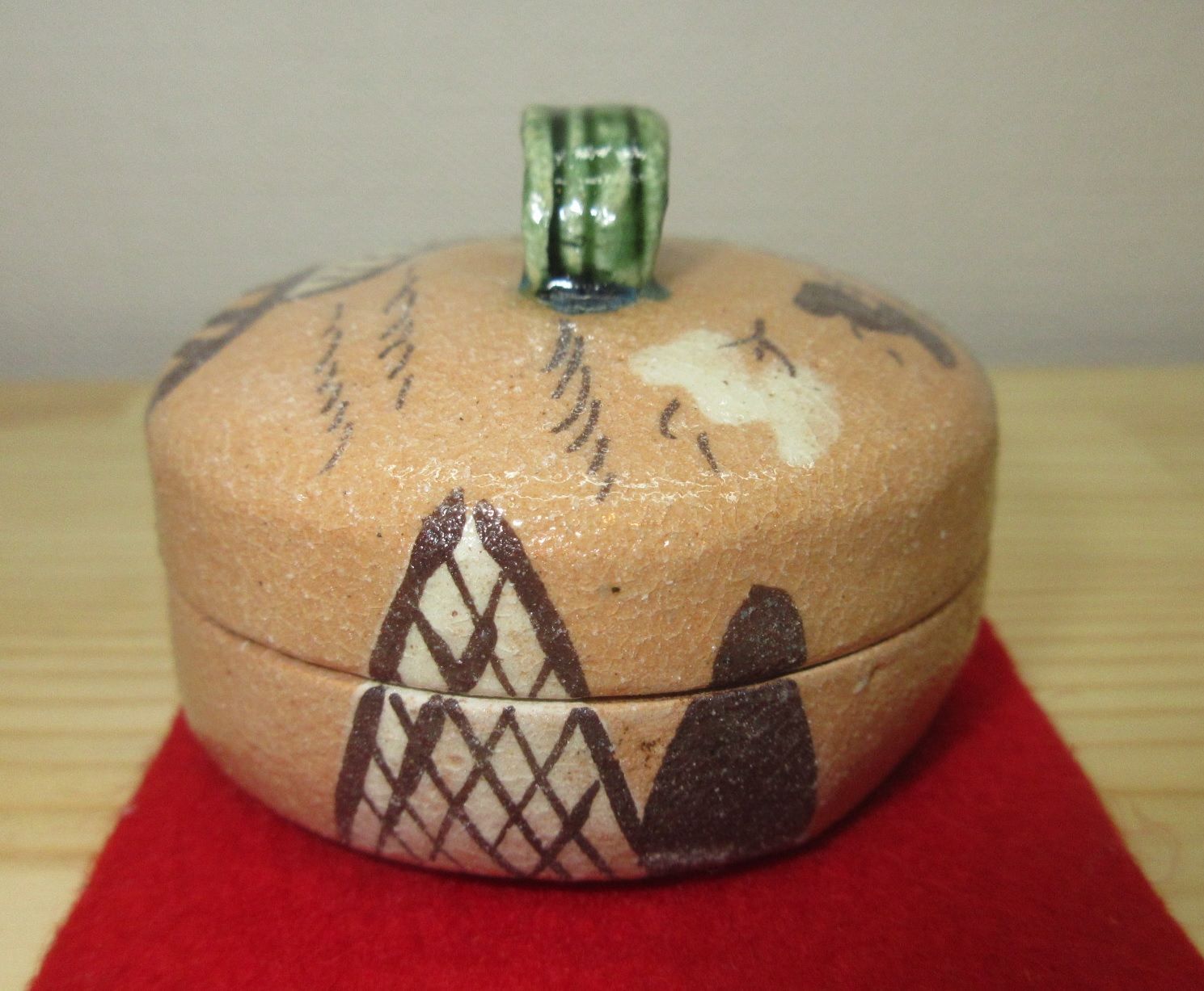 逢絢亭 茶道具 香合 美濃焼 赤織部 ハジキ香合 加藤芳右衛門 共箱入り