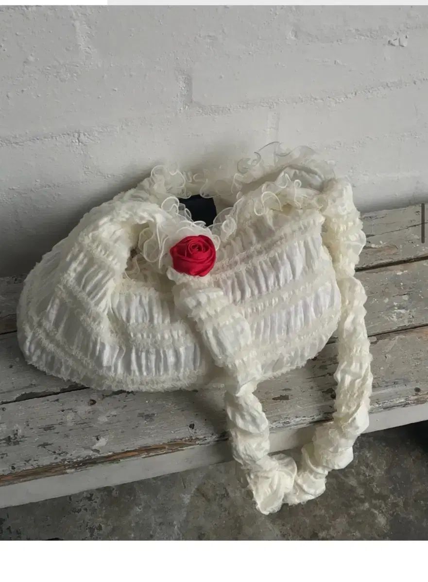 앙뜨시엔느 Lily Cross Cream リリー クロス フリルバッグ クリーム