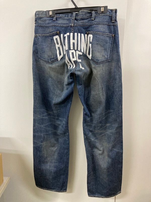 品 A BATHING APE アベイシングエイプ BACK PRINT DENIM PANTS デニムパンツ ボトムス 153-250928-AS-19-min
