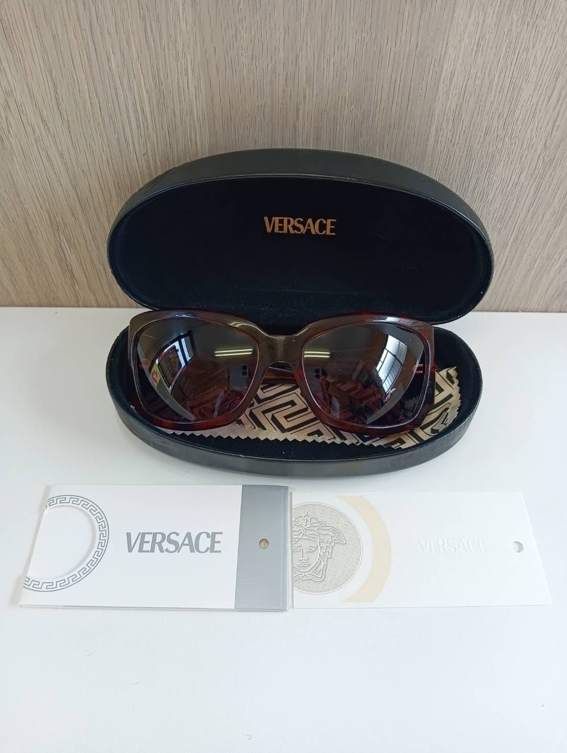 VERSACEヴェルサーチ サングラス 茶ブラウン べっ甲柄 イタリア製 ファッション小物 眼鏡メガネ ケース付き 現状品