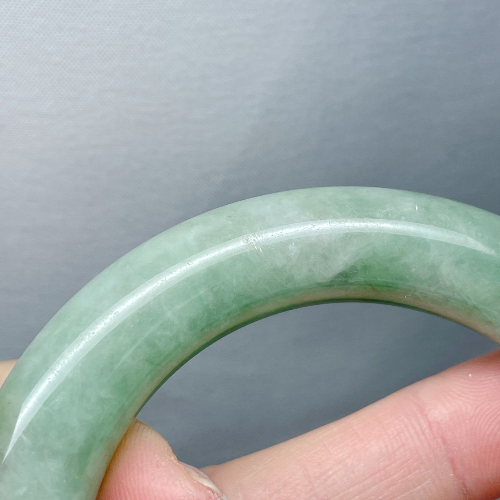 【新入荷】本翡翠保証‼️天然翡翠楕円形三色漂花バングル内径約54.4mm(52〜) 新入荷】本翡翠保証‼️天然翡翠幅太め丸形バングル 内径約55mm