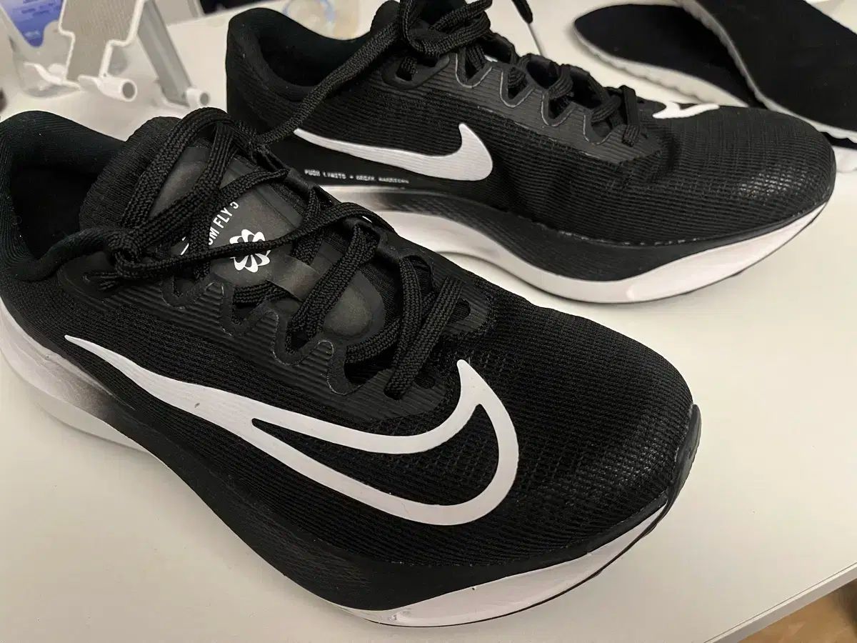 NIKE ナイキ ズーム フライ 255 ほぼ ランニングシューズ
