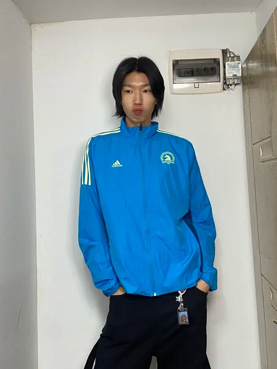 【雷市場（ポンジャン）商品韓国直送】 adidas(アディダス) サッカーチーム ビッグロゴ ウインドブレーカー M