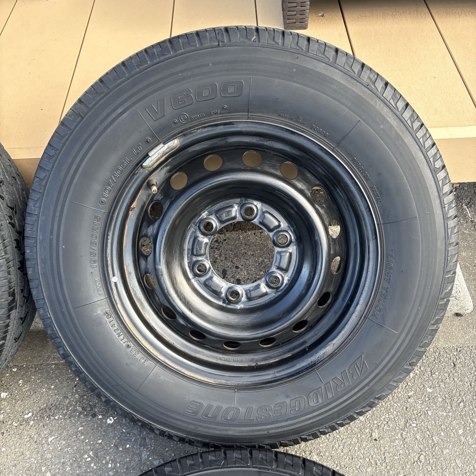 バリ溝】200系 ハイエース 純正ホイールタイヤセット 195/80R15