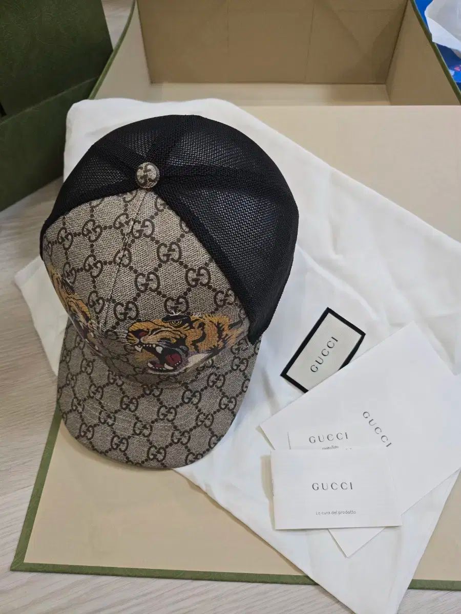 GUCCI グッチ タイガーハット