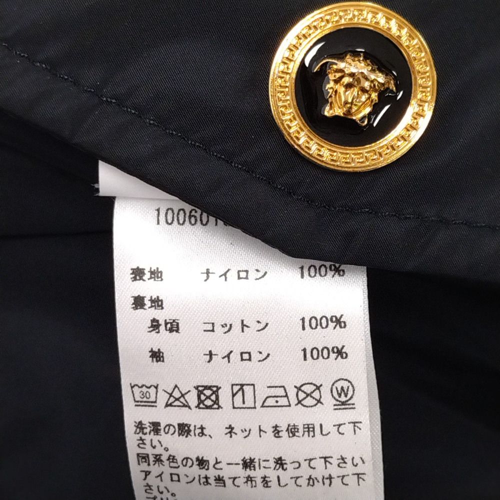 VERSACE (ヴェルサーチ) 22AW Light Wind Breaker Jacket 1006018 1A04128  ライトウインドブレーカー ナイロンジャケット ブラック - メルカリ