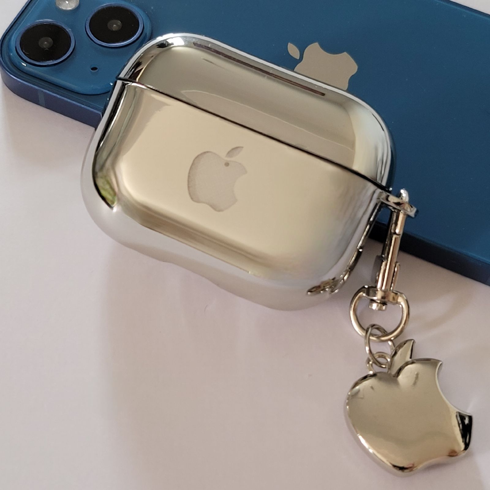 AirPods Pro 2 ケースカバー 光沢鏡面シルバー 金属製チャーム付 TPU