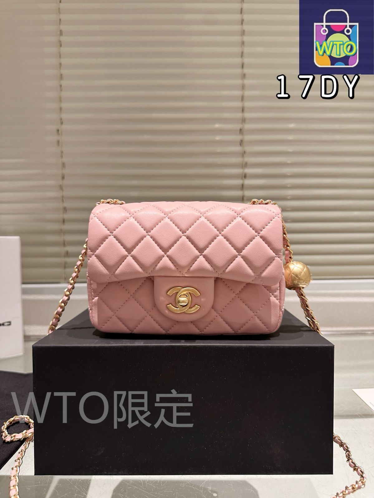 CHANEL 2025年新作 ゴールドボール スクエアミニバッグ