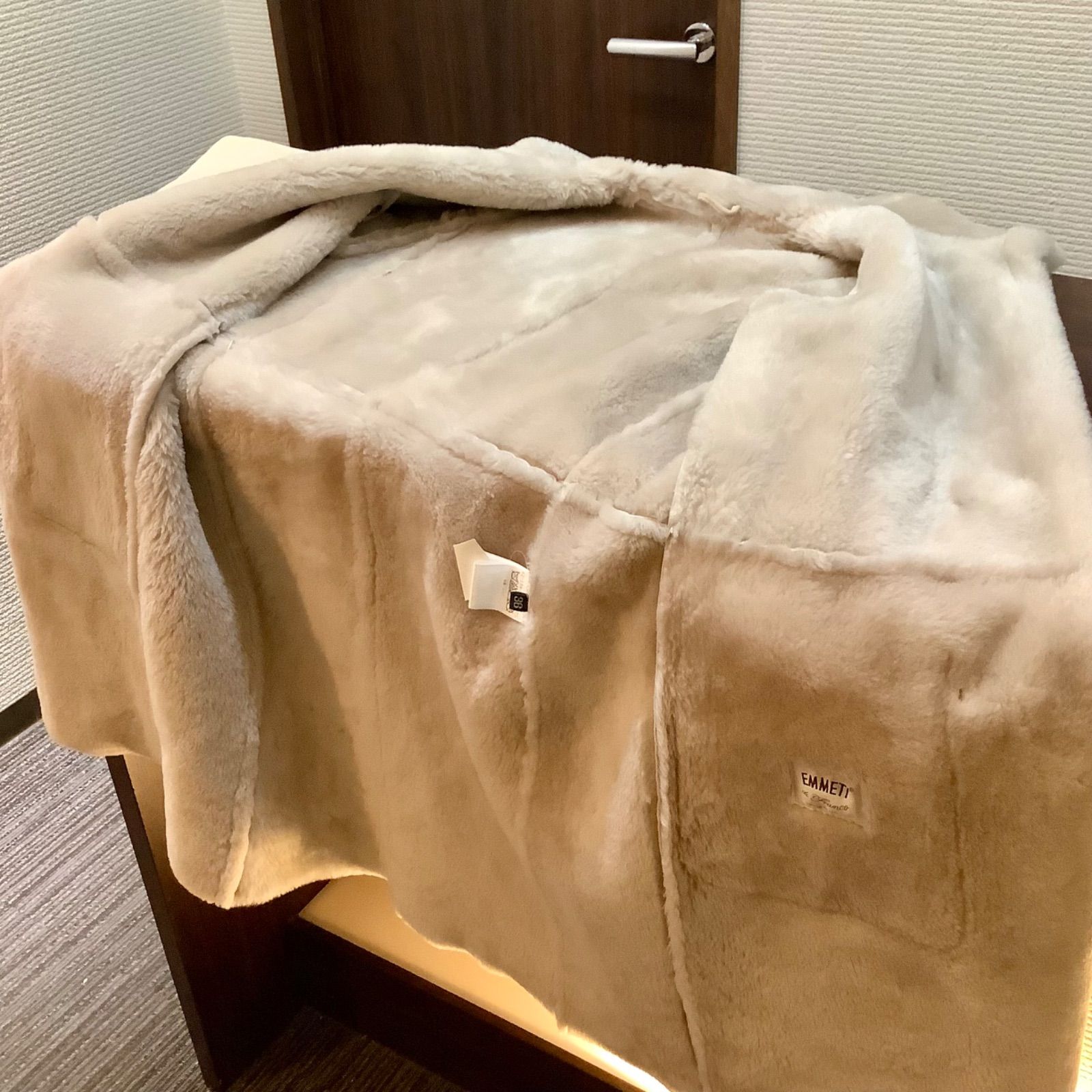 ベージュ