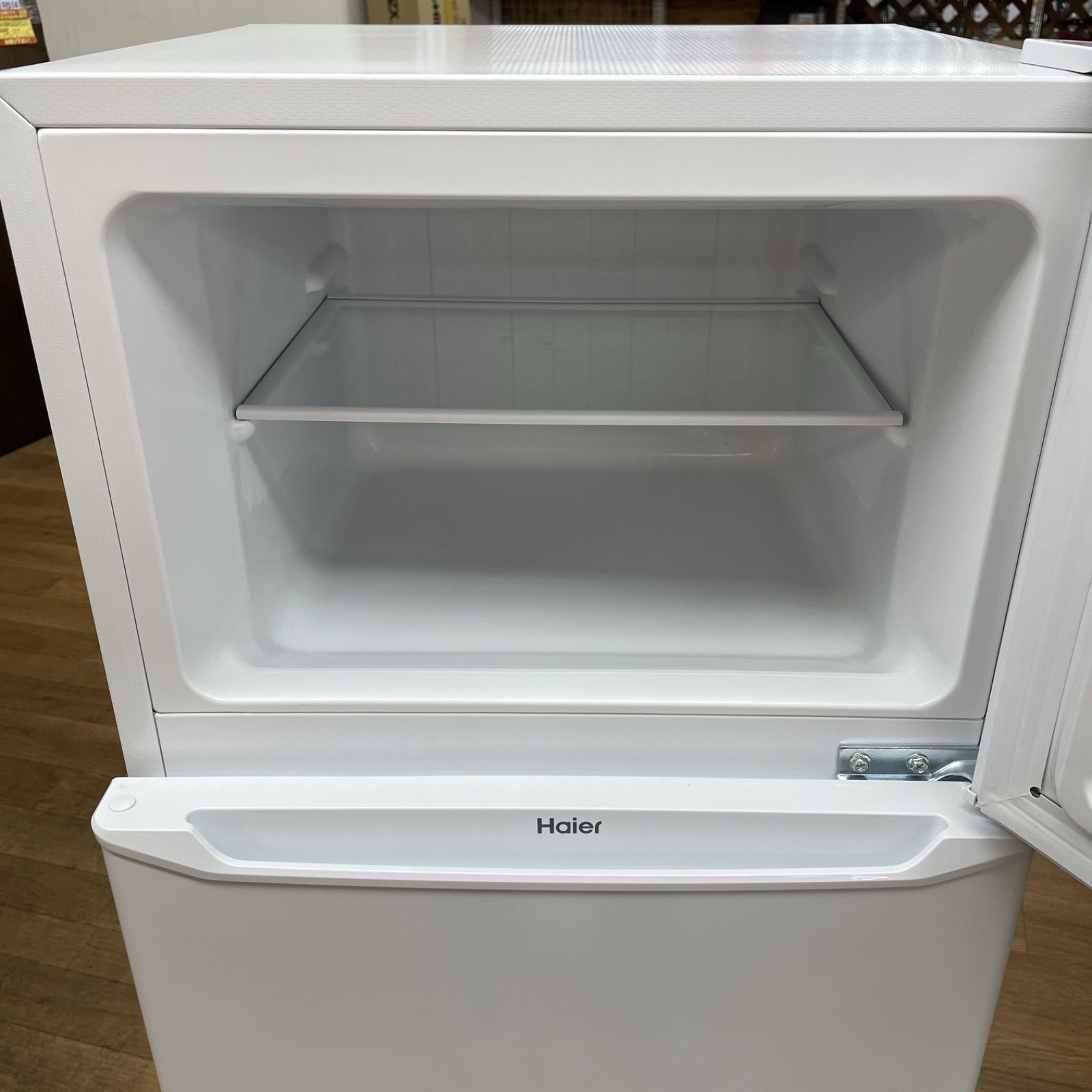 R055 ☀️ 名古屋市近郊配送設置無料！ Haier 冷蔵庫 (130L / 右