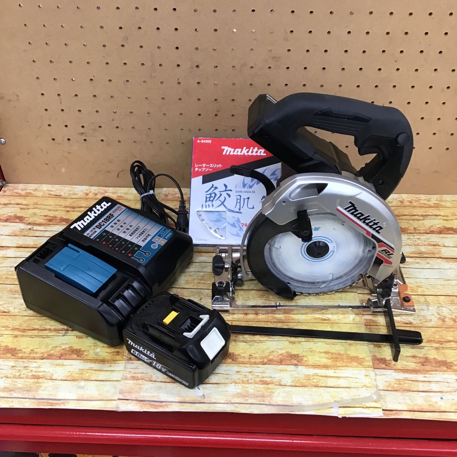 マキタ(makita) コードレス丸のこ HS631DRGXB【川崎店】 擦れ合っ マキタ(makita) コードレス丸のこ HS631DRGXB【川崎店】 擦れ合っ