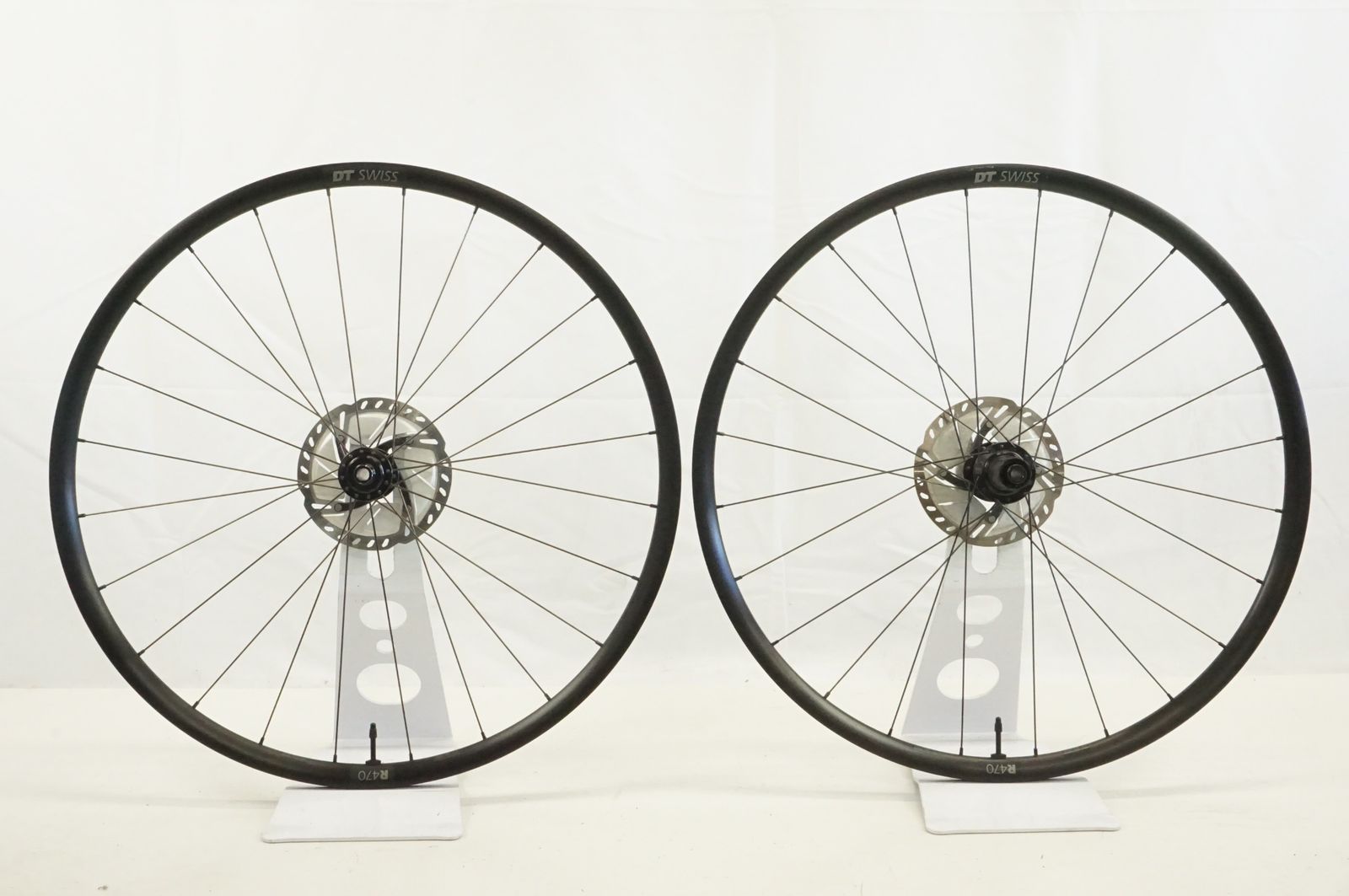 美品 ピスト ホイール 前後セット DT SWISS R470 ノバテック 美品 ピスト ホイール 前後セット DT SWISS R470 ノバテック 新品