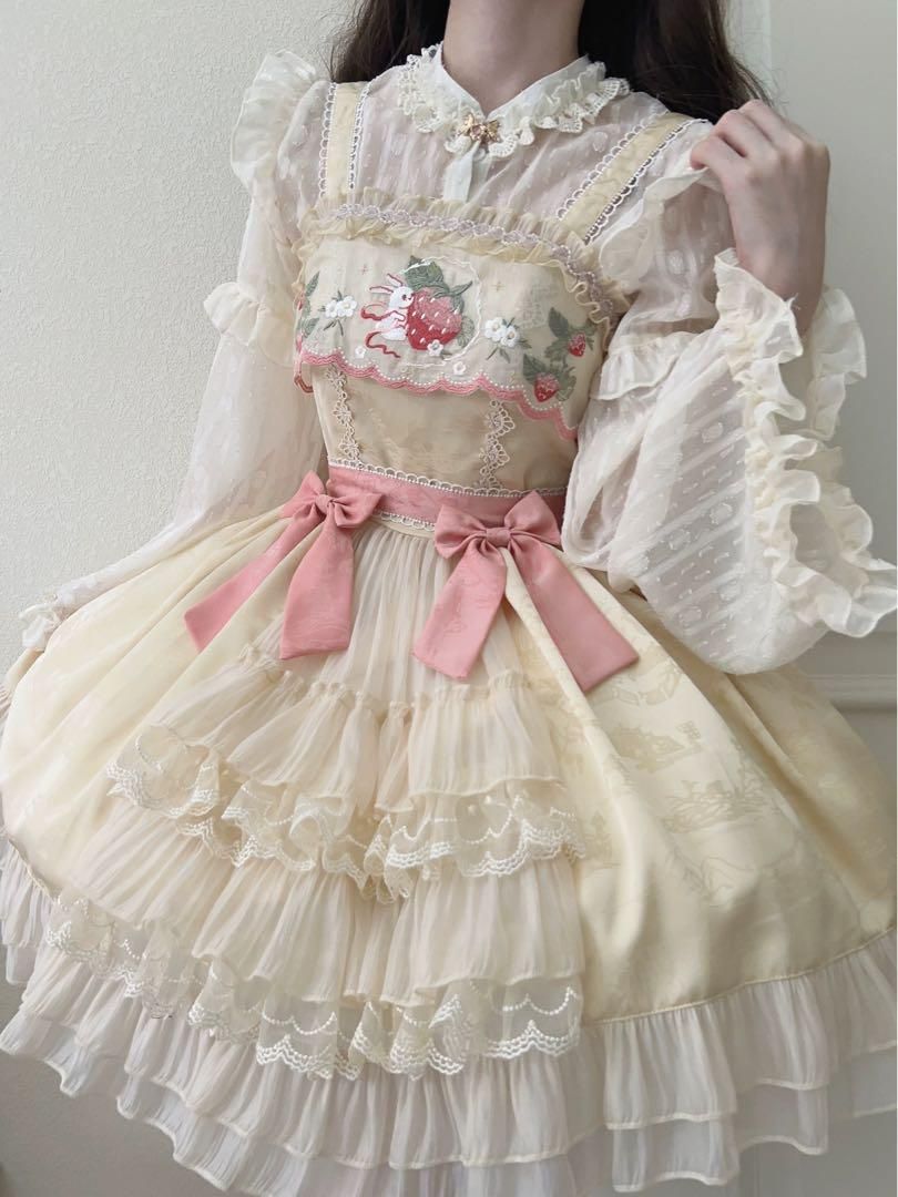 ロリータ イチゴモチーフ3段フリルが ロリータジャンパースカート