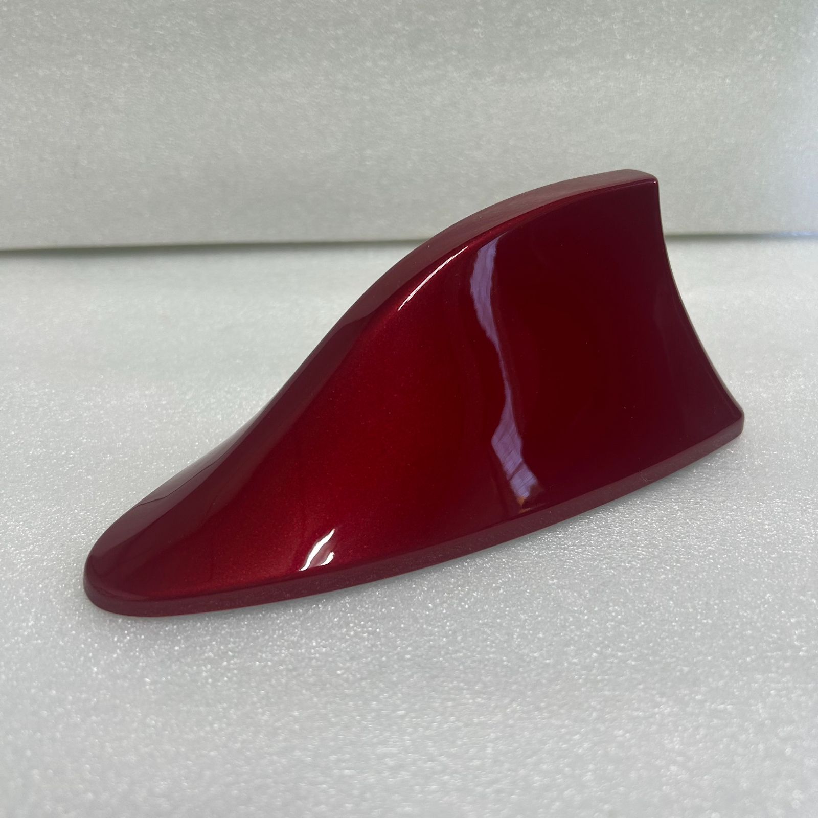 ご希望の純正色に塗装します/写真は8V0/ドルフィン/シャークアンテナ/プリウス30前期　取付写真★後期★20前期後期/プリウスα★アクア ご希望の純正色に塗装します⁄写真は8V0⁄ドルフィン⁄シャークアンテナ