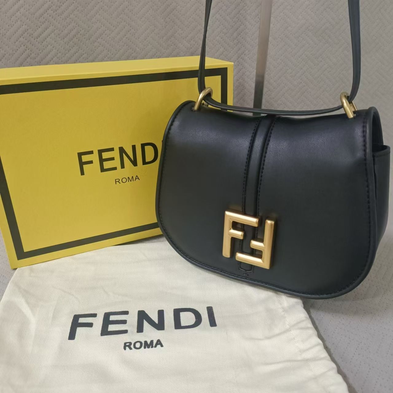 FENDI ショルダーバッグ