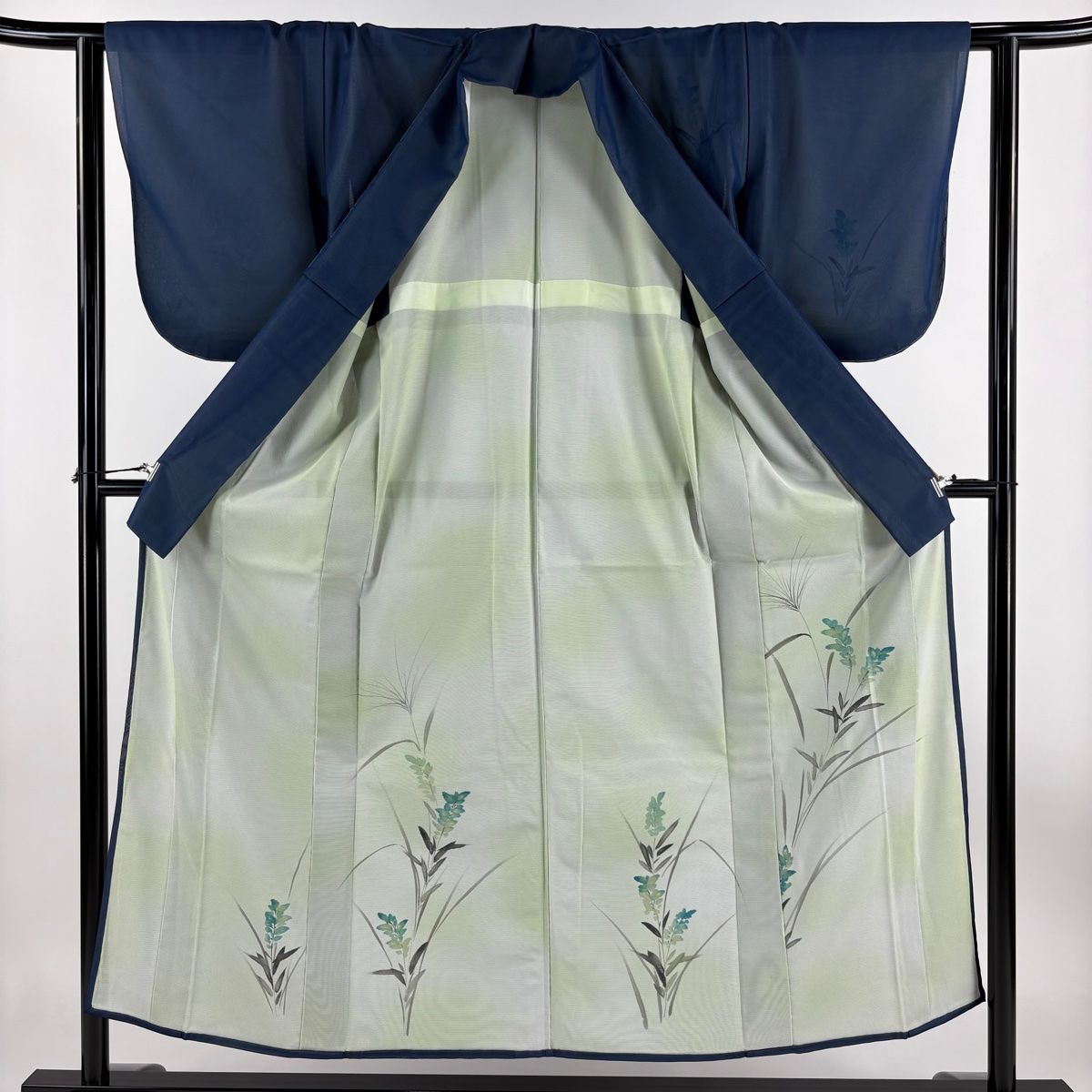 付下げ 身丈159cm 裄丈63cm 薄物 絽 草花 クリーム 正絹 美品 付下げ 身丈154cm 裄丈63cm S 薄物 絽 草花 間垣 銀彩 灰白 正絹