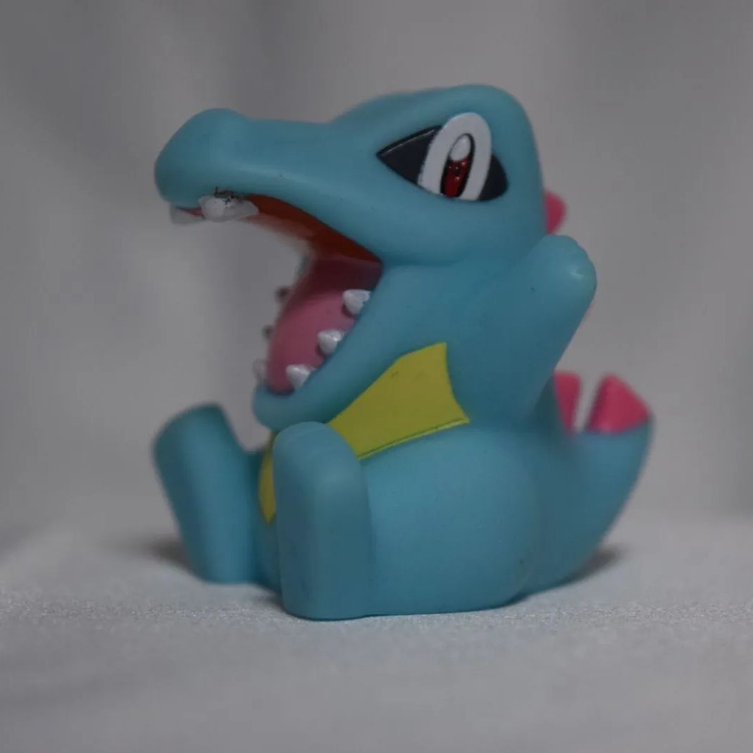 ワニノコ 座り バンザイ 指人形 ポケモンキッズ ソフビ人形 ポケモン