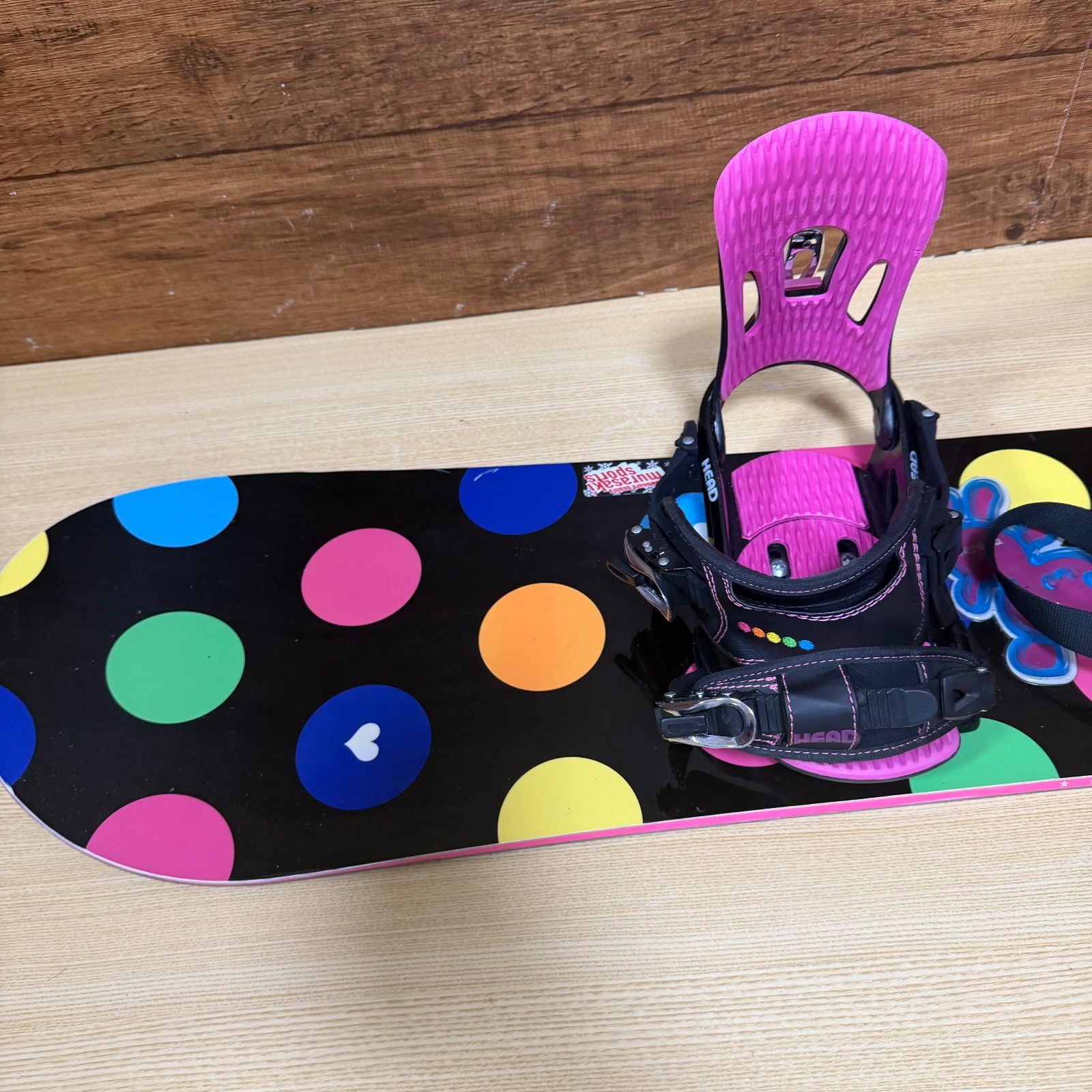 SWIVELスウィベル　レディーススノーボード3点セット　143cm かわいい SWIVELスウィベル レディーススノーボード3点セット 143cm かわいい