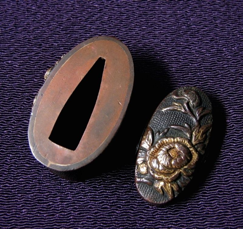 時代武具 縁頭 赤銅魚々子地 唐獅子牡丹文 金色絵 桐 江戸時代 24h063