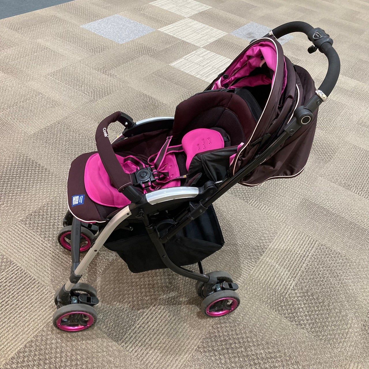 美品 コンビ ベビーカー ネムリエ オート4キャス UE-720