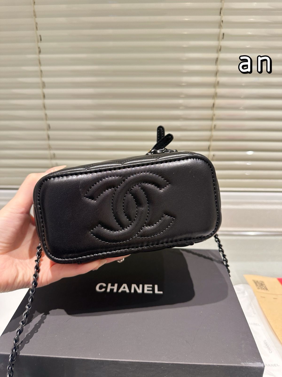 CHANEL メイク ボックス バッグ - メルカリ