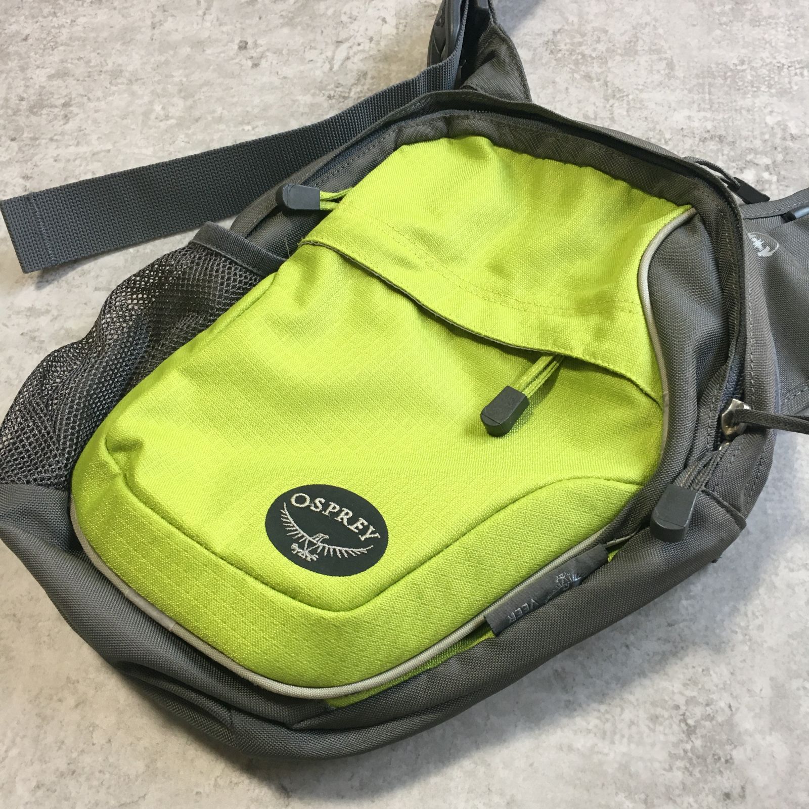 OSPREY Veer Vertical Shoulder Bag オスプレイ 縦型ショルダー