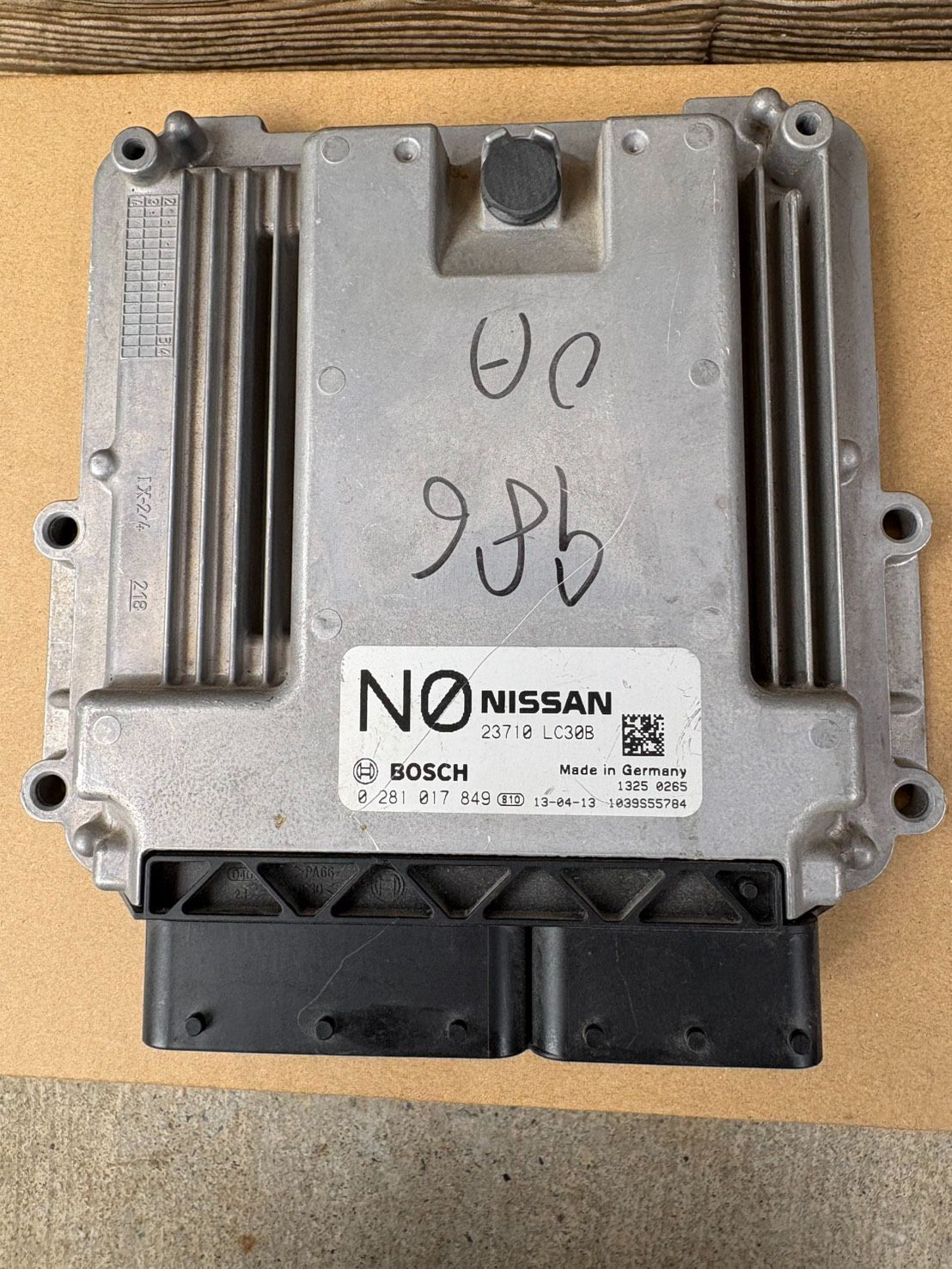 日産アトラス エンジンコンピューター 23710LC30B