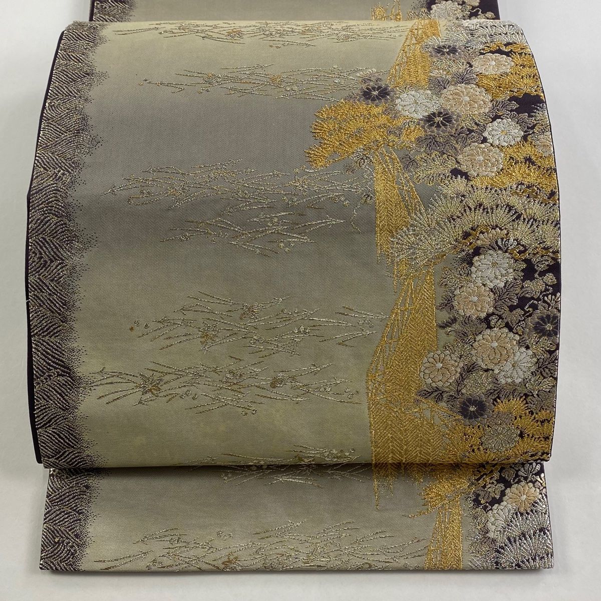 美品】 袋帯 名品 加納幸 落款 菊 松 金糸 金茶 お太鼓柄 ショップ