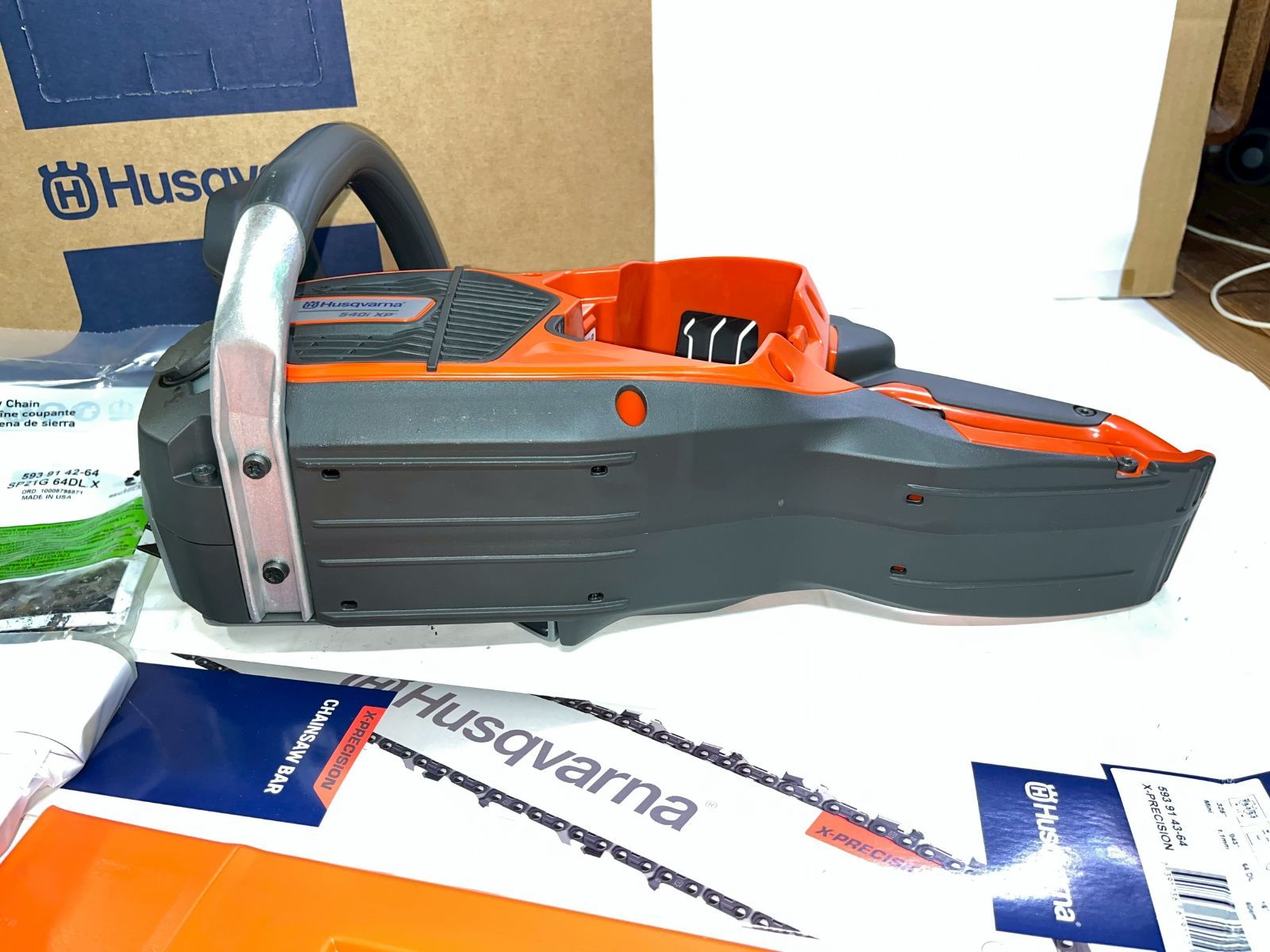 バッテリー式チェーンソー チェンソー