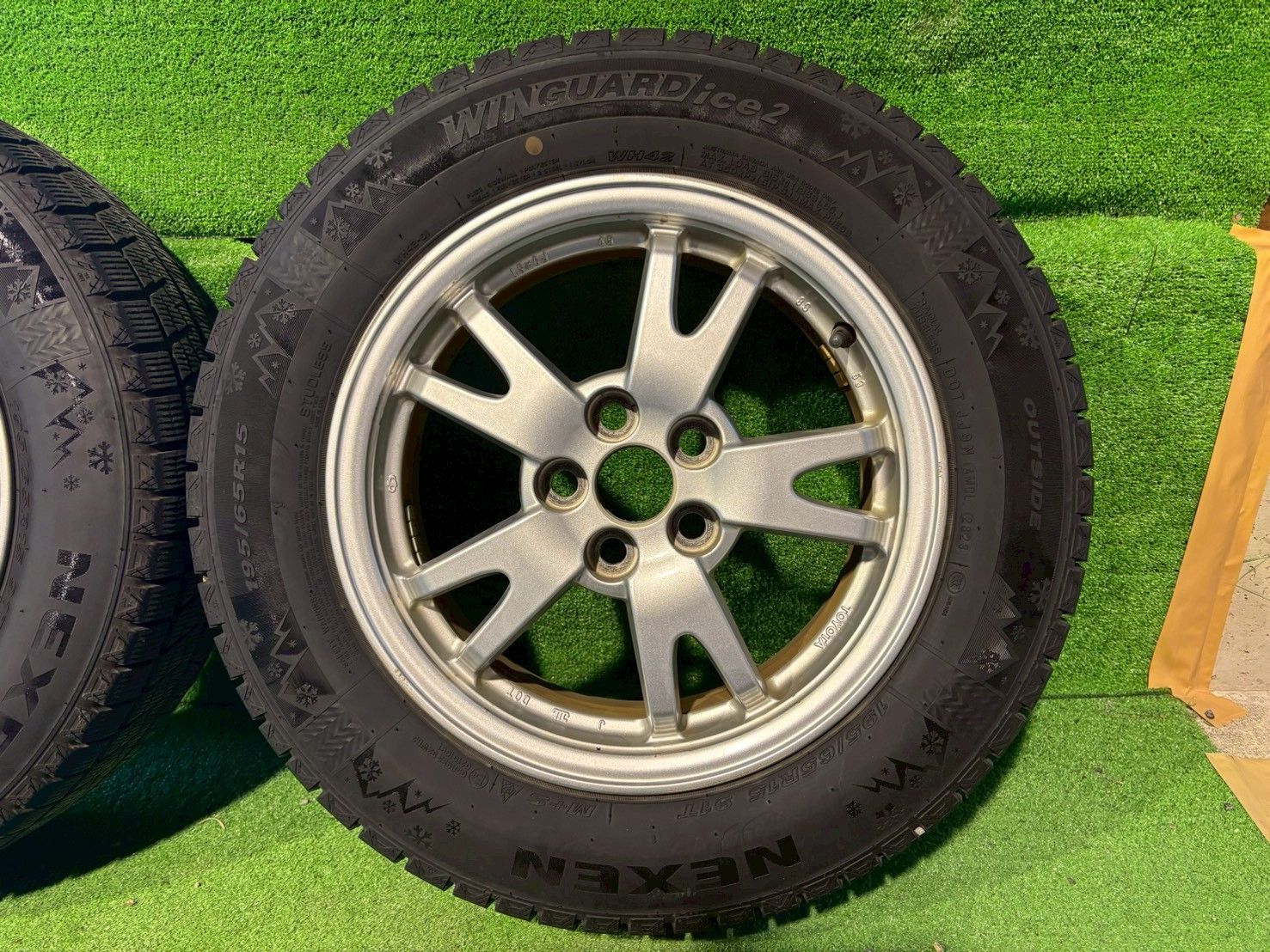 プリウス ZVW30前期 スタッドレスタイヤ純正ホイールセット 195|65R15 送料込み