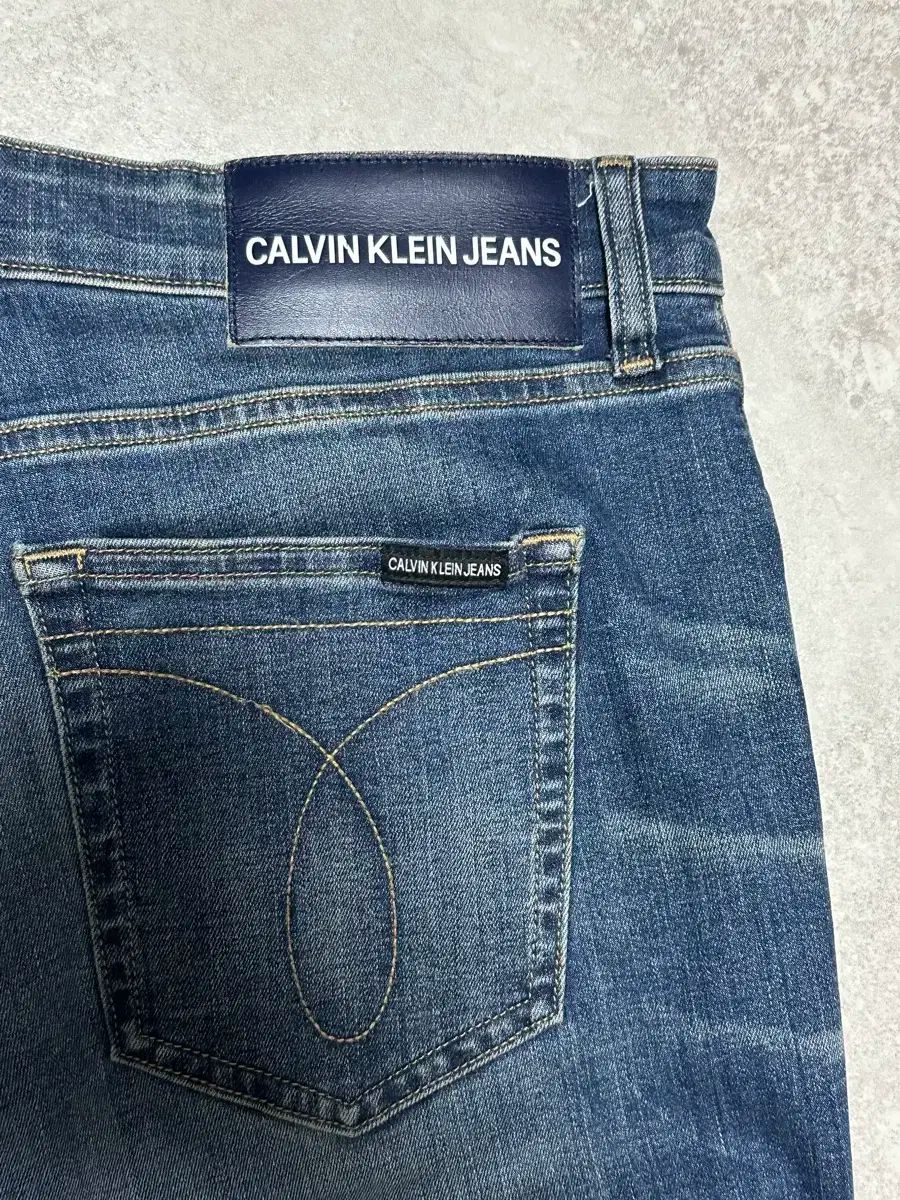 Calvin Klein(カルバ・ンクライン) デニムパンツ