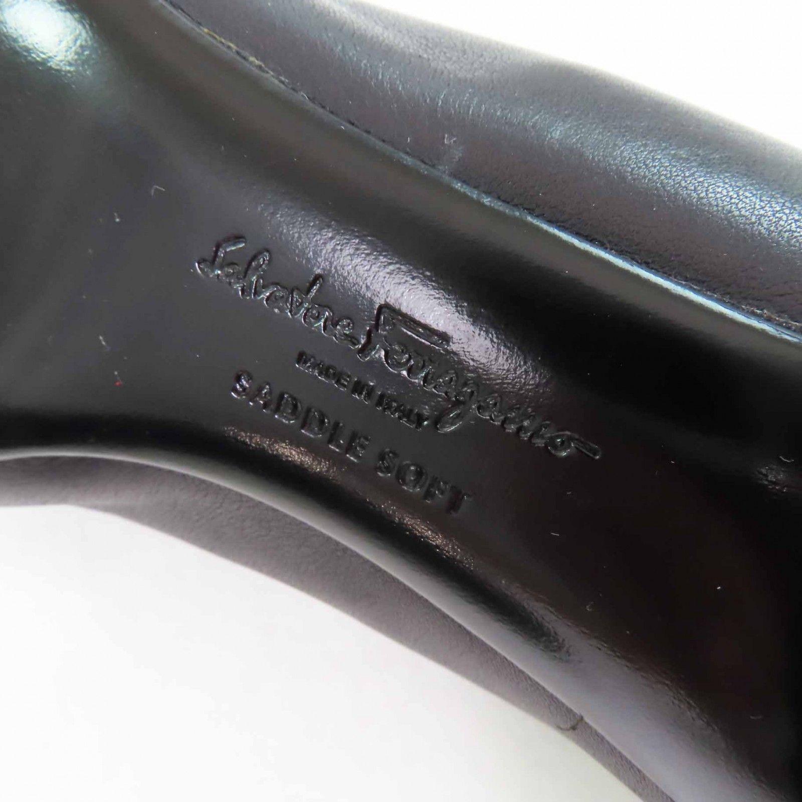 美品　salvatore ferragamo パンプス　ガンチーニ　キルト　金 FERRAGAMO フェラガモ パンプス GARDA T 704751 レディース ガンチーニ