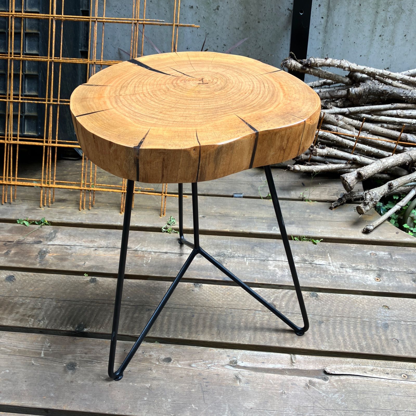 丸太　アイアン　いす　サイドテーブル MORITO】丸太(切り株)とアイアンスツール(桧) サイドテーブル