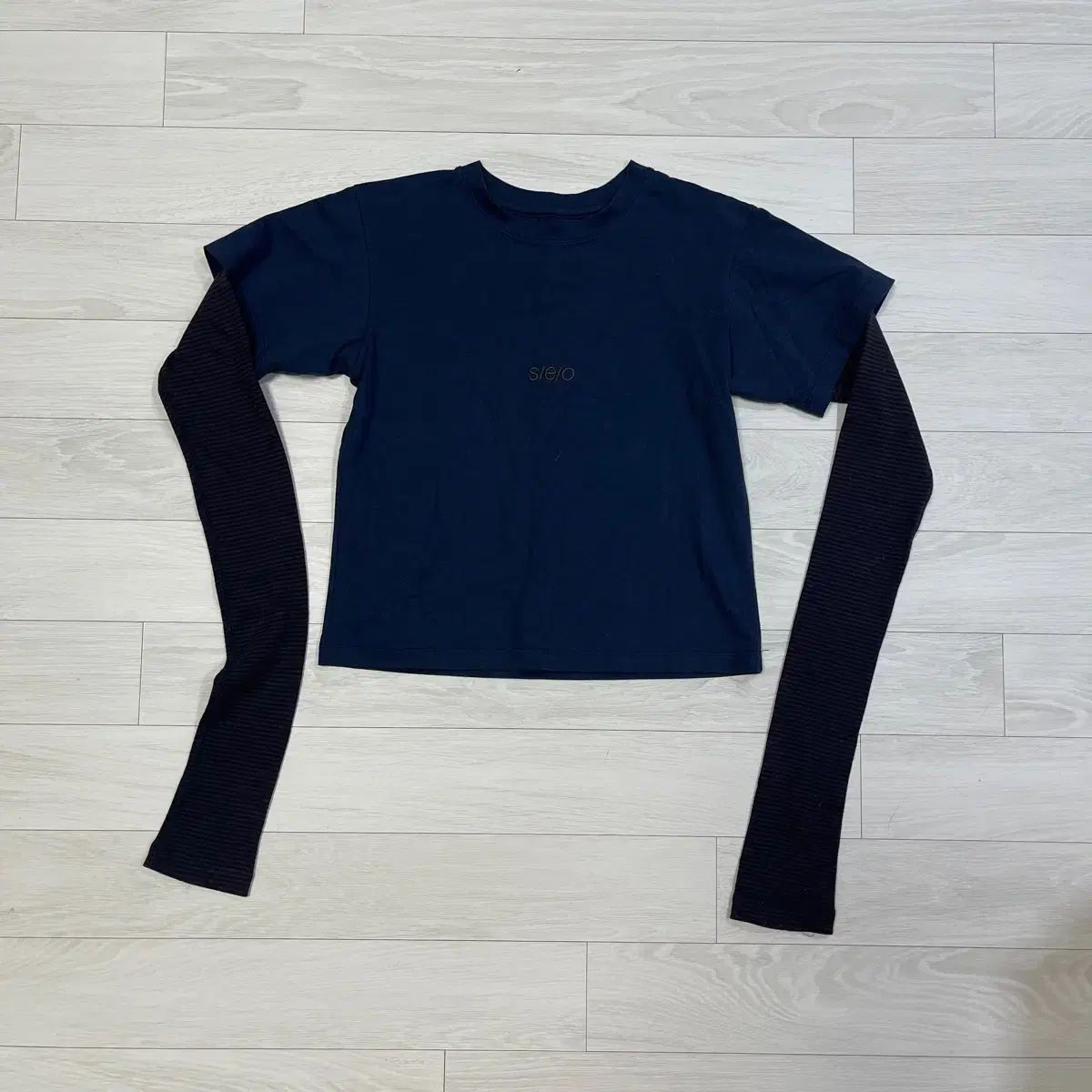 s e o ネイビー クロップド レイヤード 長袖 Tシャツ