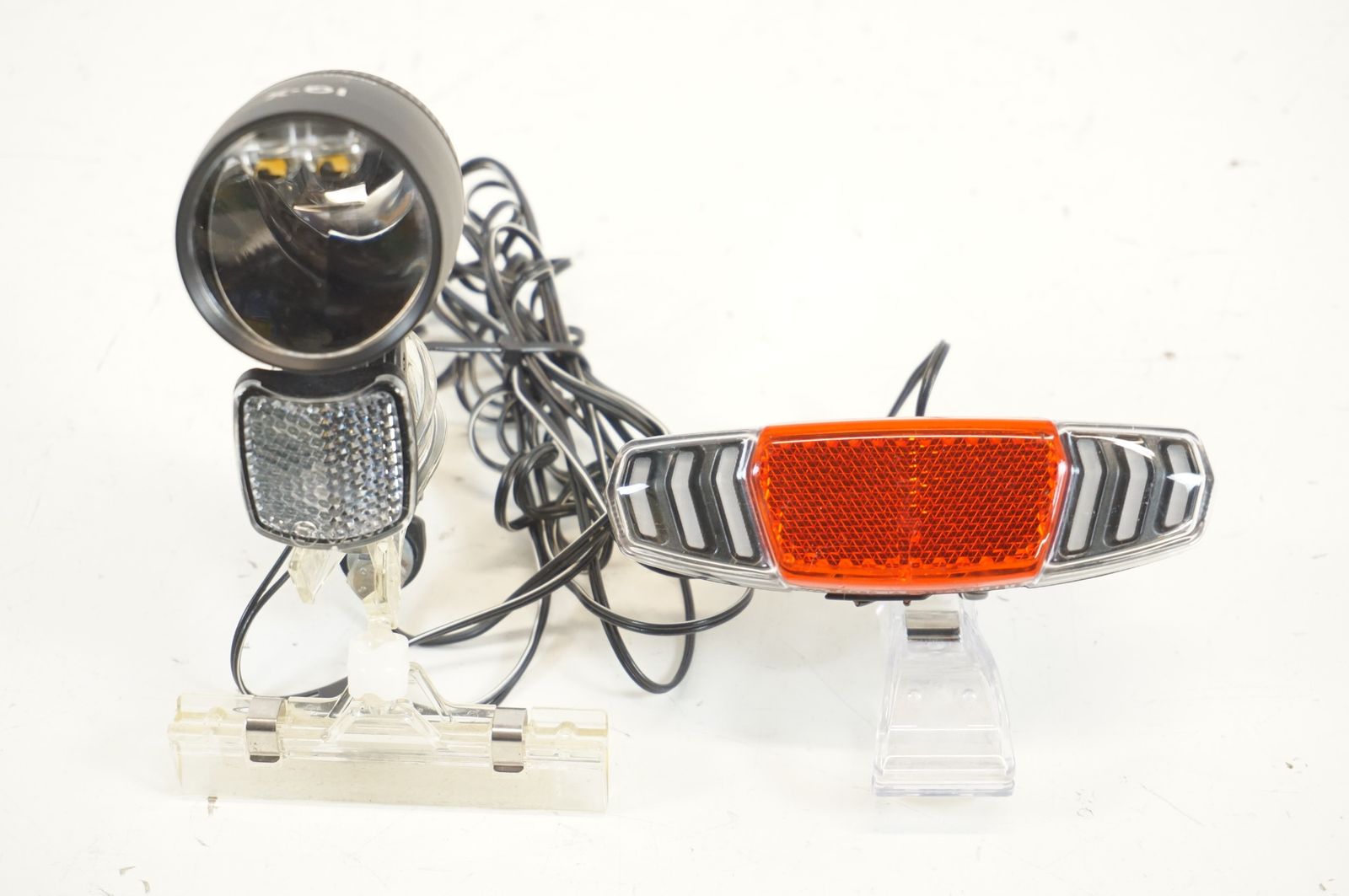 BUSCH MULLER ブッシュアンドミューラー IQ-X フロント - TOPLIGHT DART PLUS リア ダイナモライトセット | バイチャリ宇都宮店