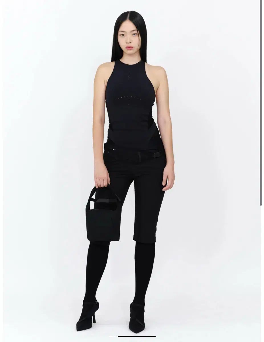 Hyeinseo HYEIN SEO(ヘインソ) Sleeveless Track Top 黒 サイズ