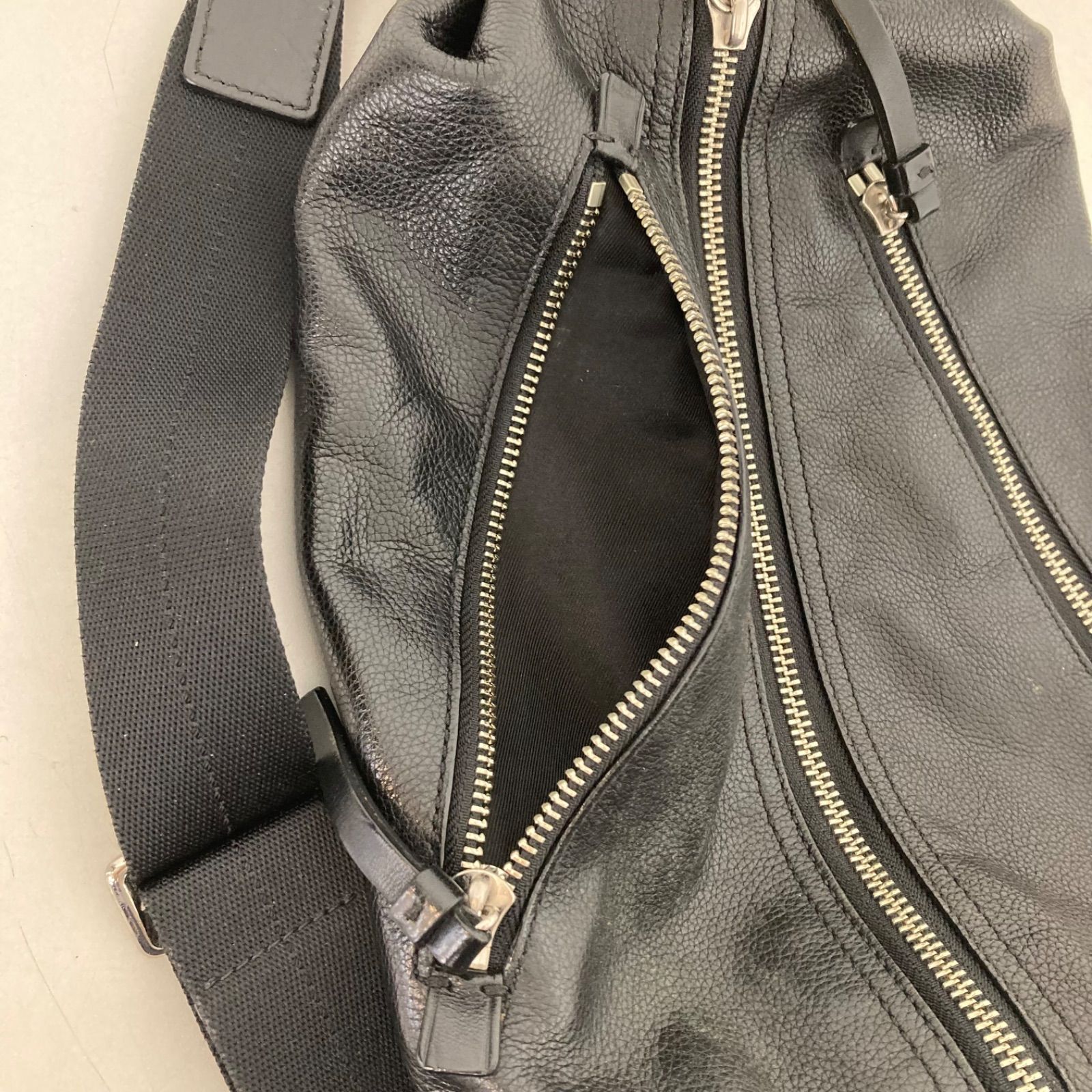 COACH コーチ トンプソン レザー ボディバッグ 黒 斜め掛け ショルダー COACH ショルダーバッグ コーチ トンプソン 黒 ボディバッグ
