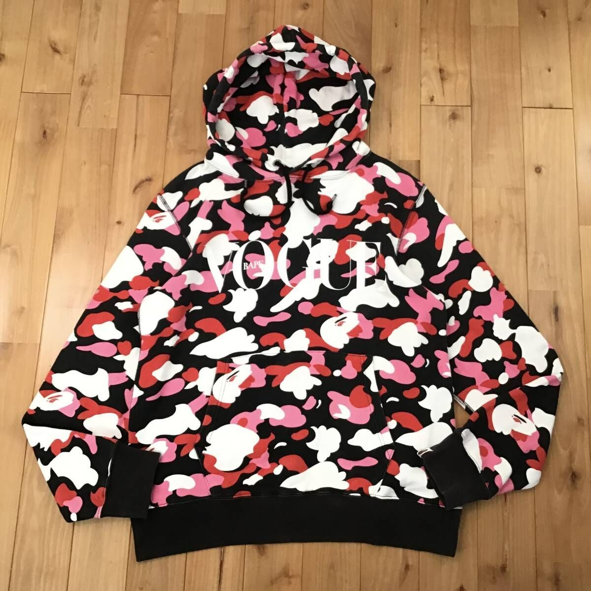 VOGUE × BAPE CAMO プルオーバー パーカー Lサイズ a bathing VOGUE × BAPE CAMO プルオーバー パーカー Lサイズ a bathing