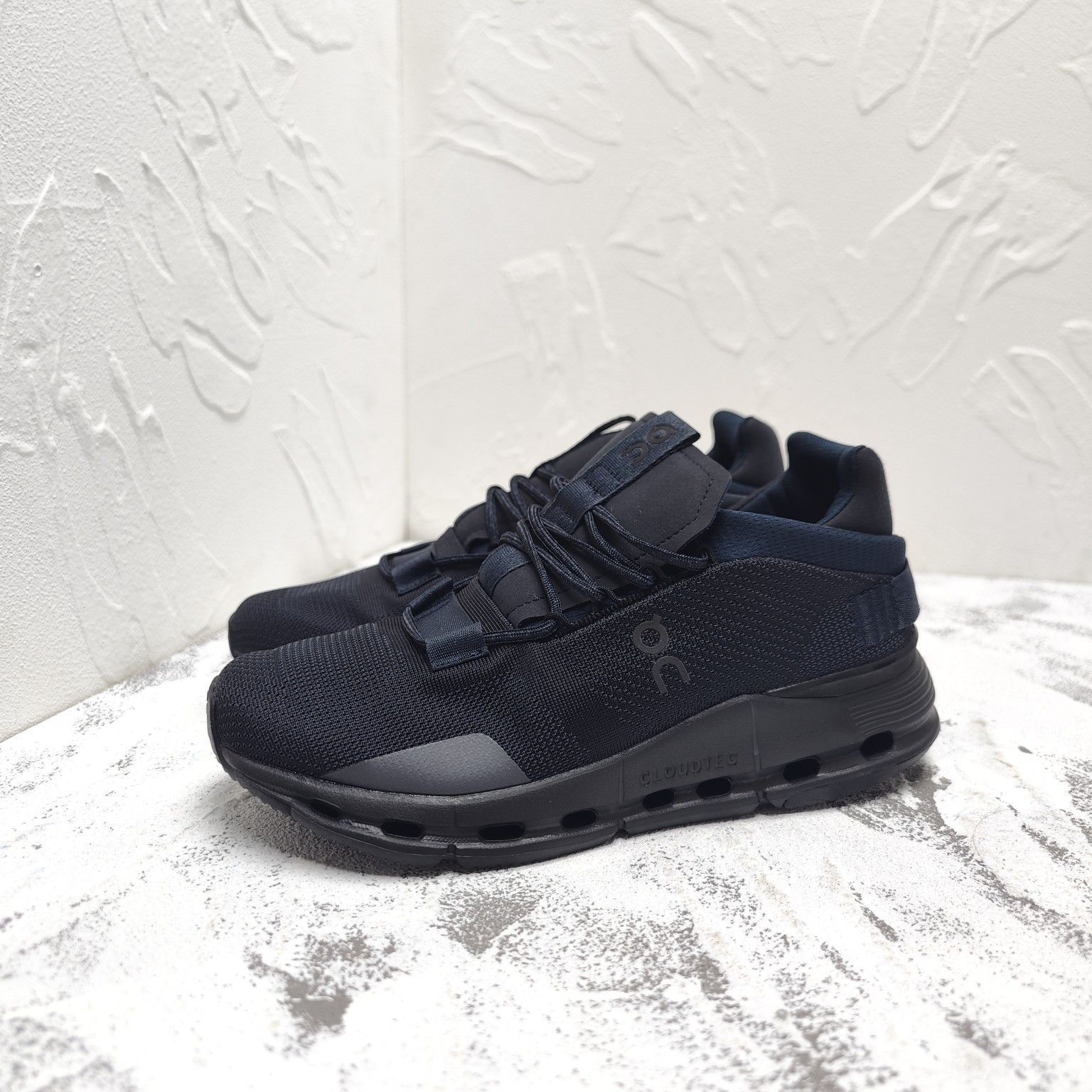 期間限定値下げ♡ON♡CLOUDFLYERスニーカー　ブラック　23.5センチ 新品 On Cloud Nova オン クラウド ノヴァ メンズ レディース