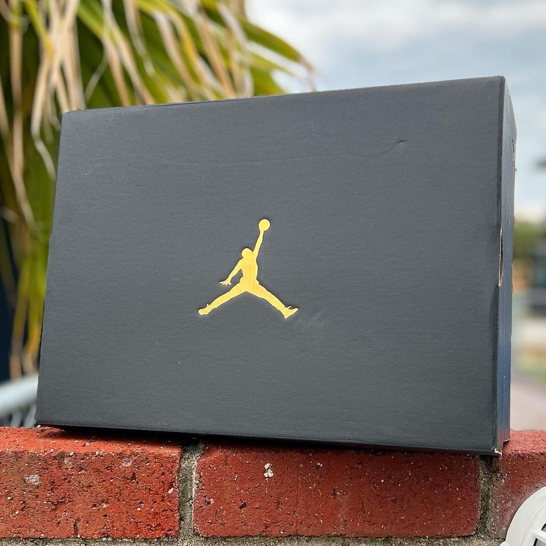 AIR JORDAN 11 CMFT LOW 'WHITE CEMENT GREY' エア ジョーダン