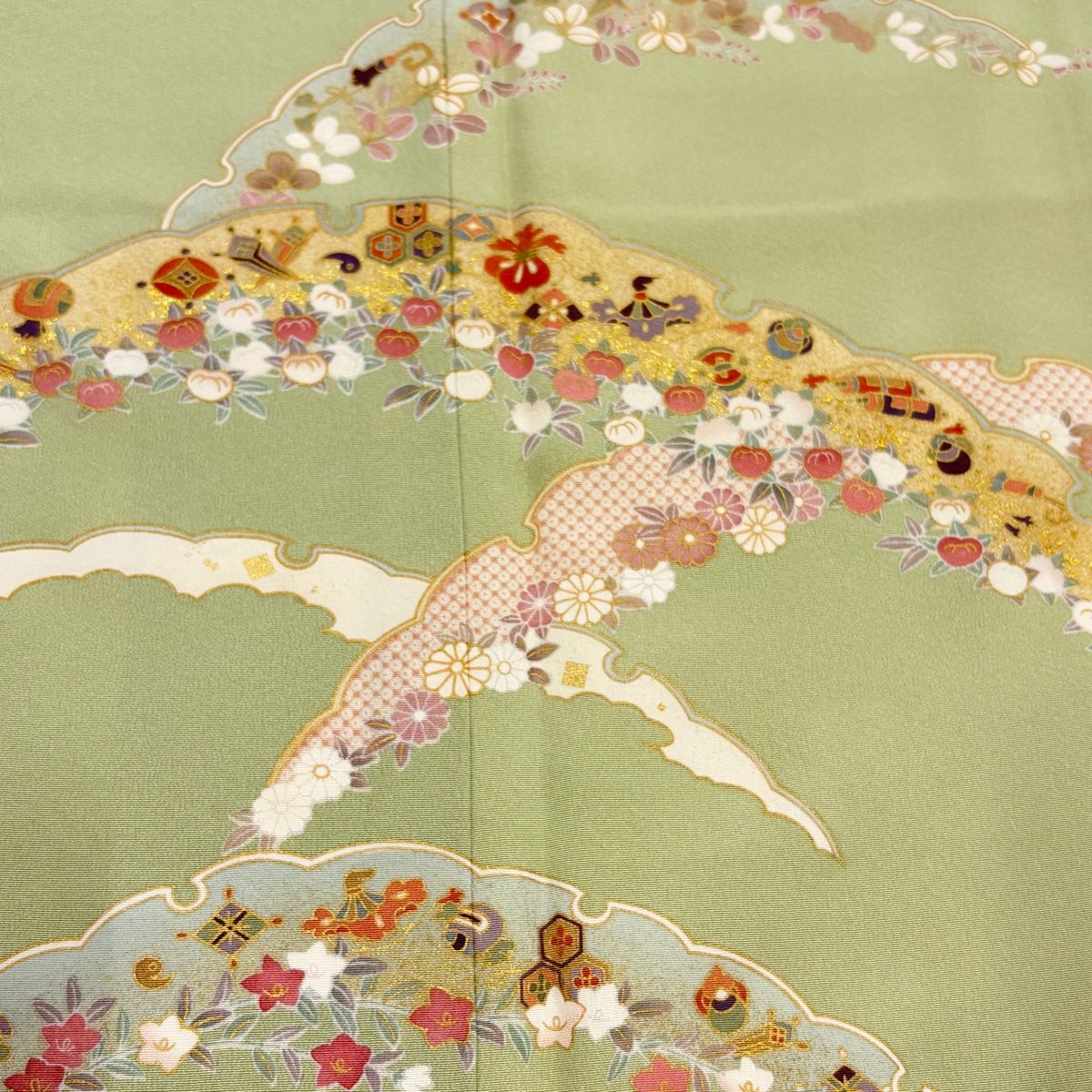 極美品　訪問着　着物　羽織り物　身丈76cm 裄丈64cm 黄色、緑 訪問着・付け下げ【6・9月用、単衣】黄緑に白の絞り・花の丸刺繍