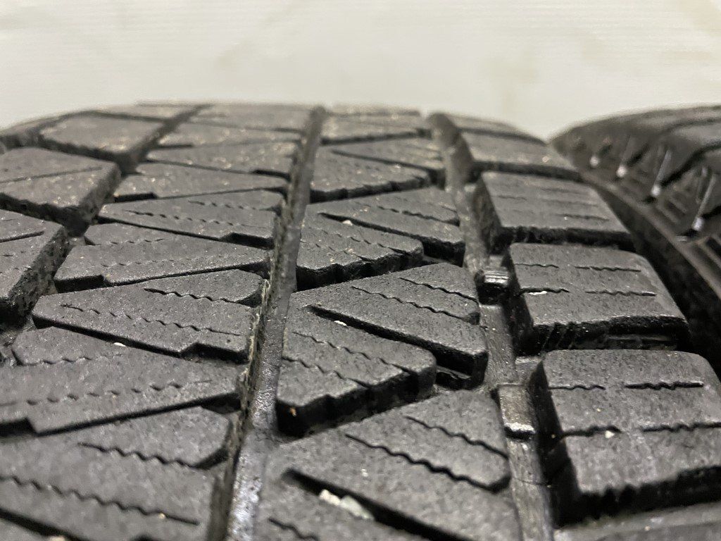 BS BLIZZAK DM-V3 225/65R17 17インチ スタッドレス 4本 2019年製 バリ