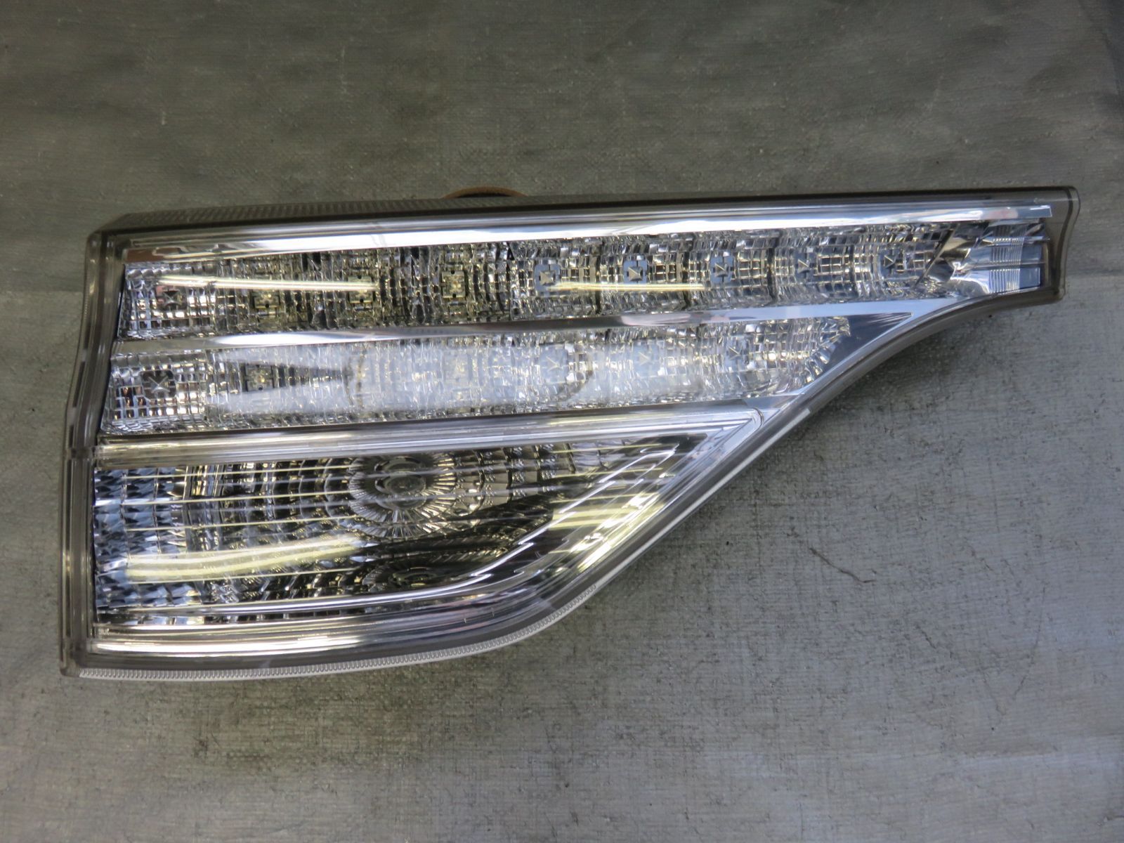 エスティマ ハイブリッド LED フィニッシャー テールライト 28-210