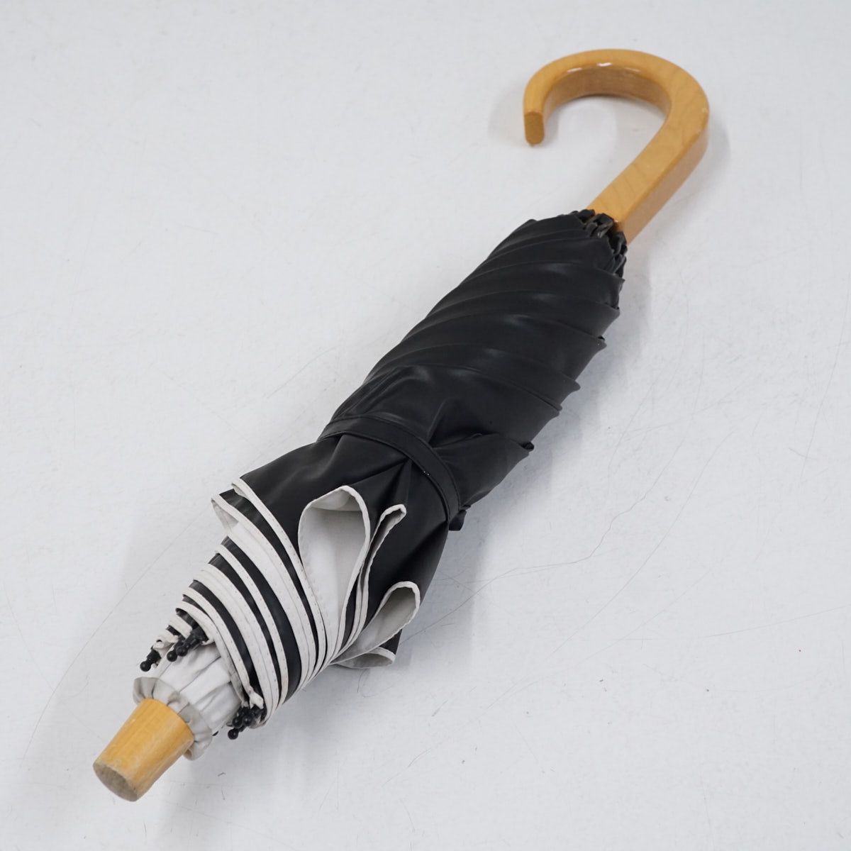 サンバリア100 完全遮光折日傘 USED品 2段折 キューブ ホワイト