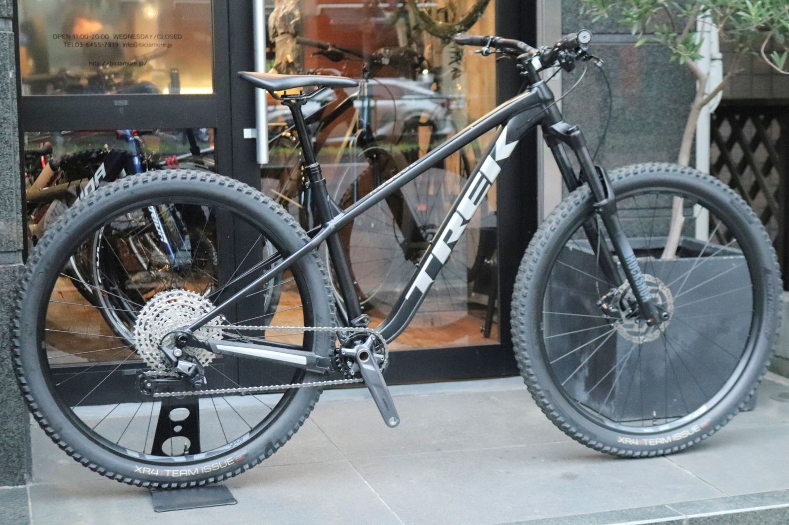 29インチ 東京南麻布店