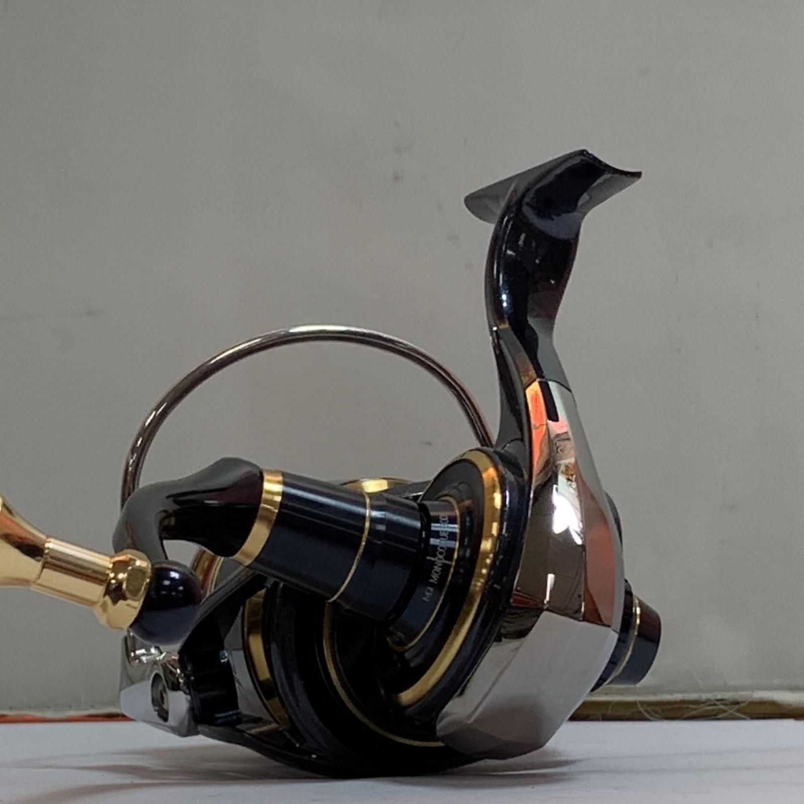 DAIWA - ★★DAIWA ダイワ  20ソルティガ8000H キズ有  スピニングリール　箱、ポーチ付 00065002 DAIWA ダイワ 20ソルティガ8000H キズ有 スピニングリール 箱