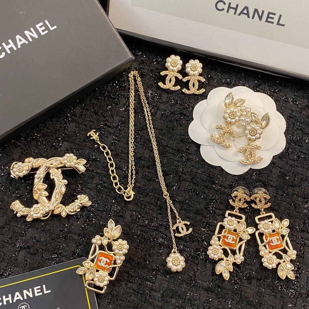 今日特価】CHANEL シャネル 22 年 ハーフパール フラワー