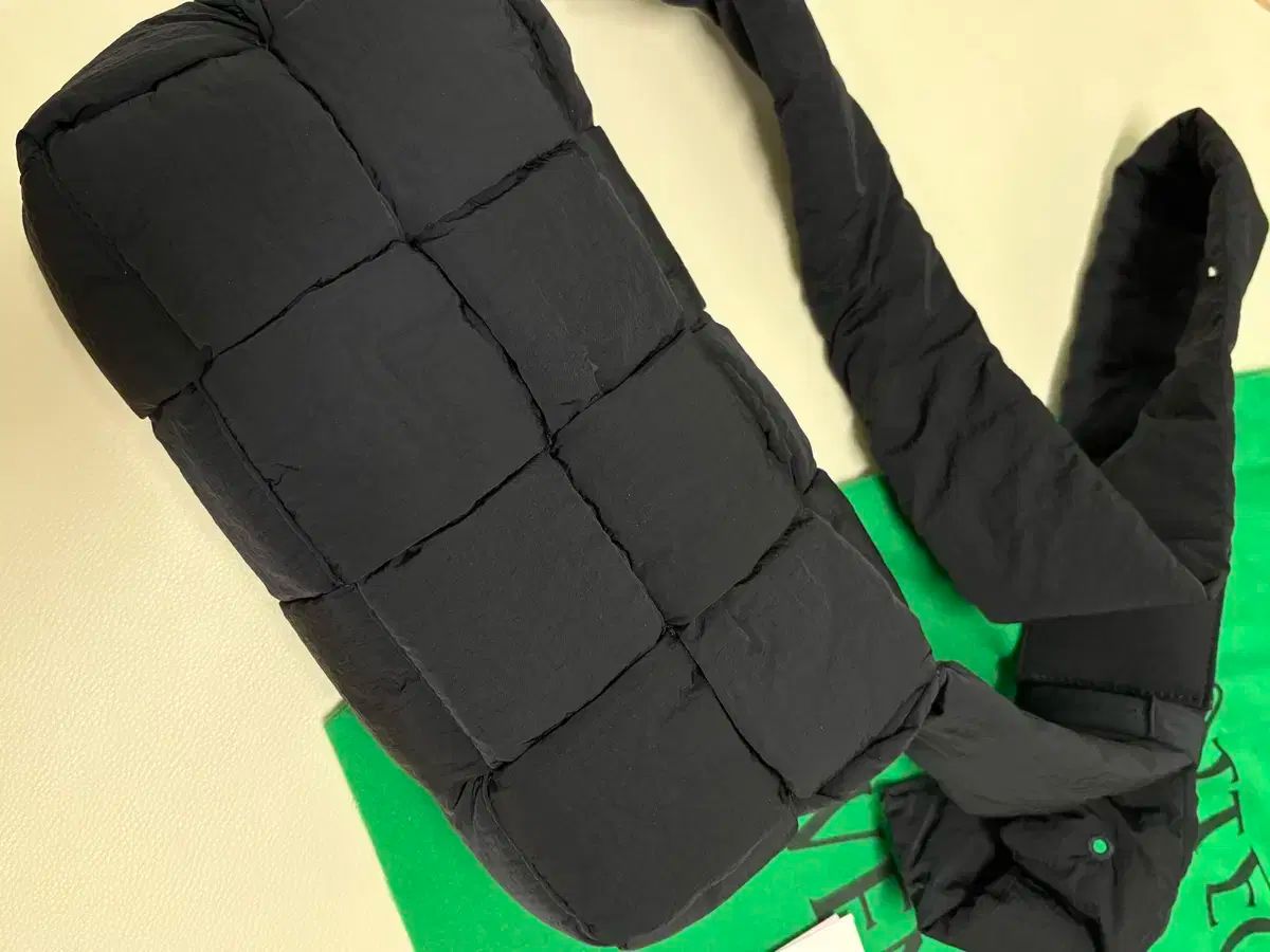 ボッテガヴェネタ パッド入りカセットバッグ